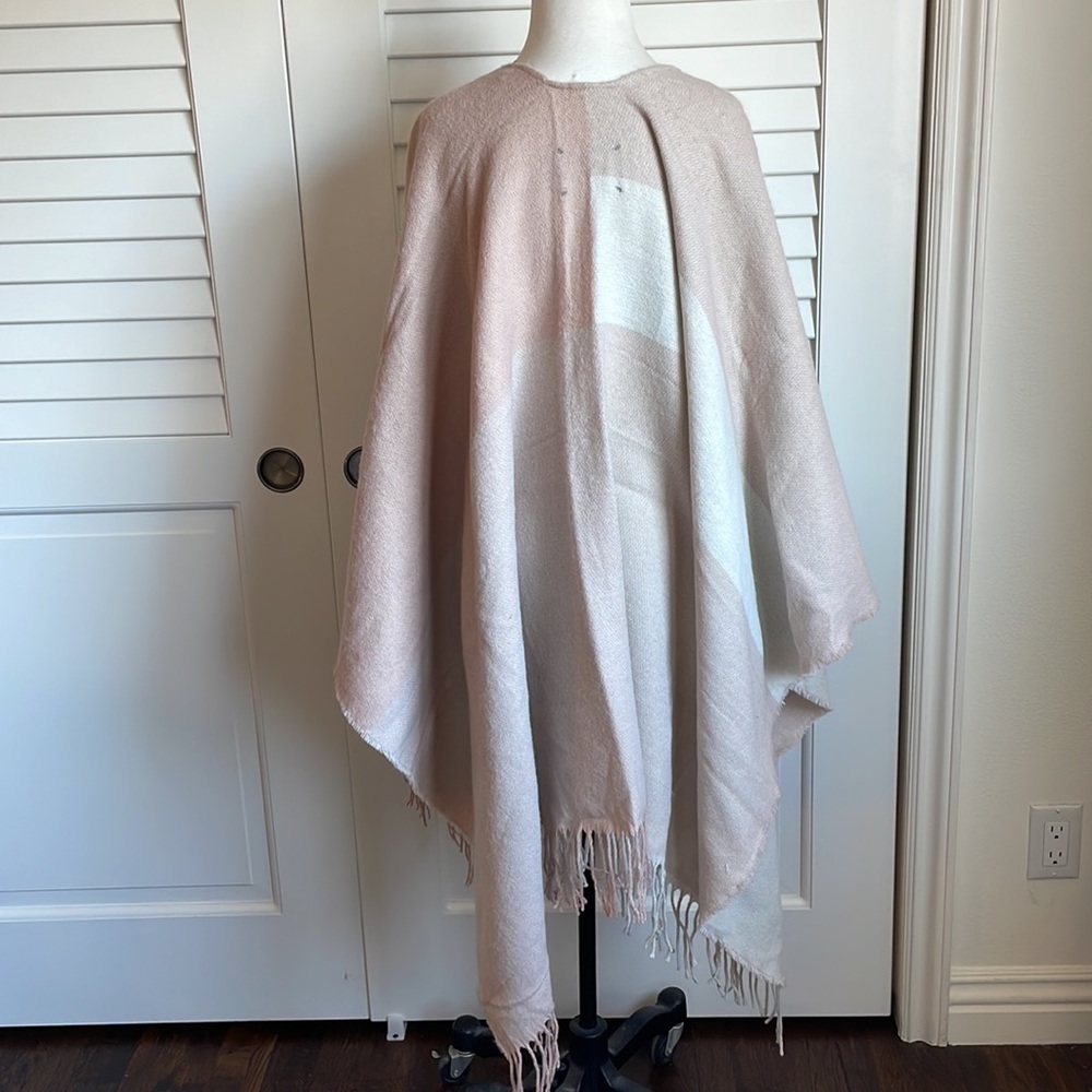 Soia & Kyo Colorblock Pattern Cape - Picture 4 of 7
